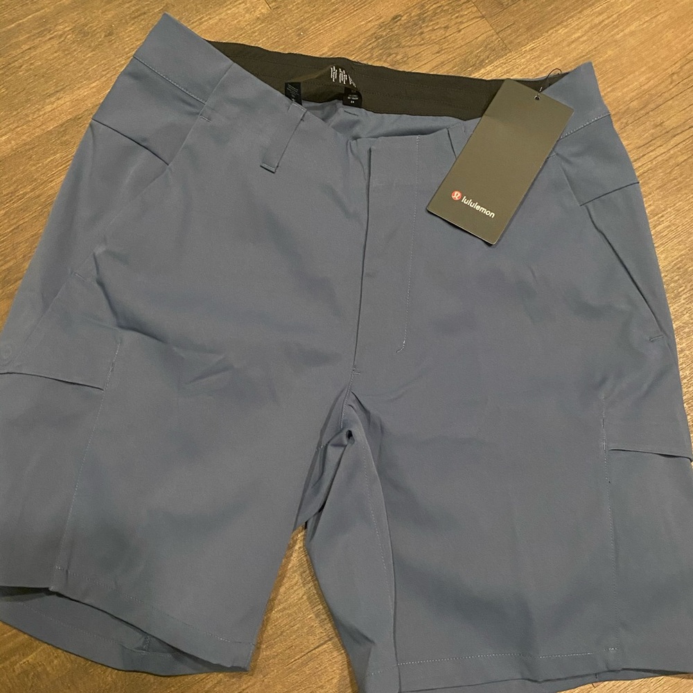 Lululemon Utility Cargo Short “Size 32”
